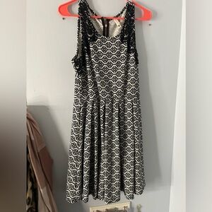 JUNIORS Black and white dress/ flowy
